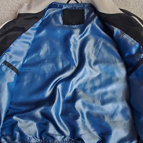 Guess Jacket - Size Large - Picture 5 of 8